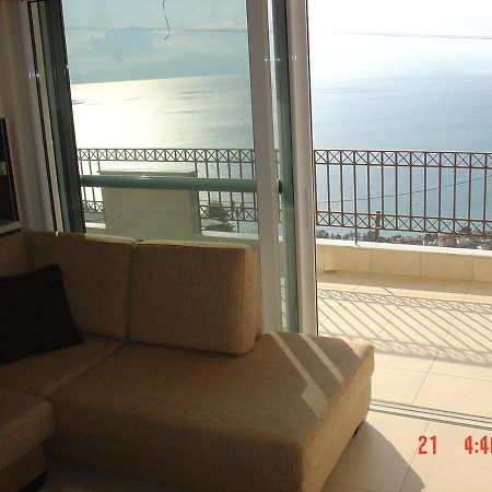 Verga First Floor Apartment المظهر الخارجي الصورة